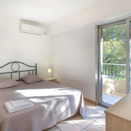2 Pieces Avec Terrasse - A 50m - Climatise - Proche Gare Et Commerces - Fr-1-466a-4 * Saint-Raphael (Var)